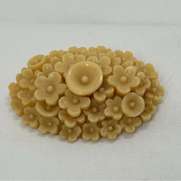Vintage Celluloid Molded Floral Brooch - Picture 4 of 4